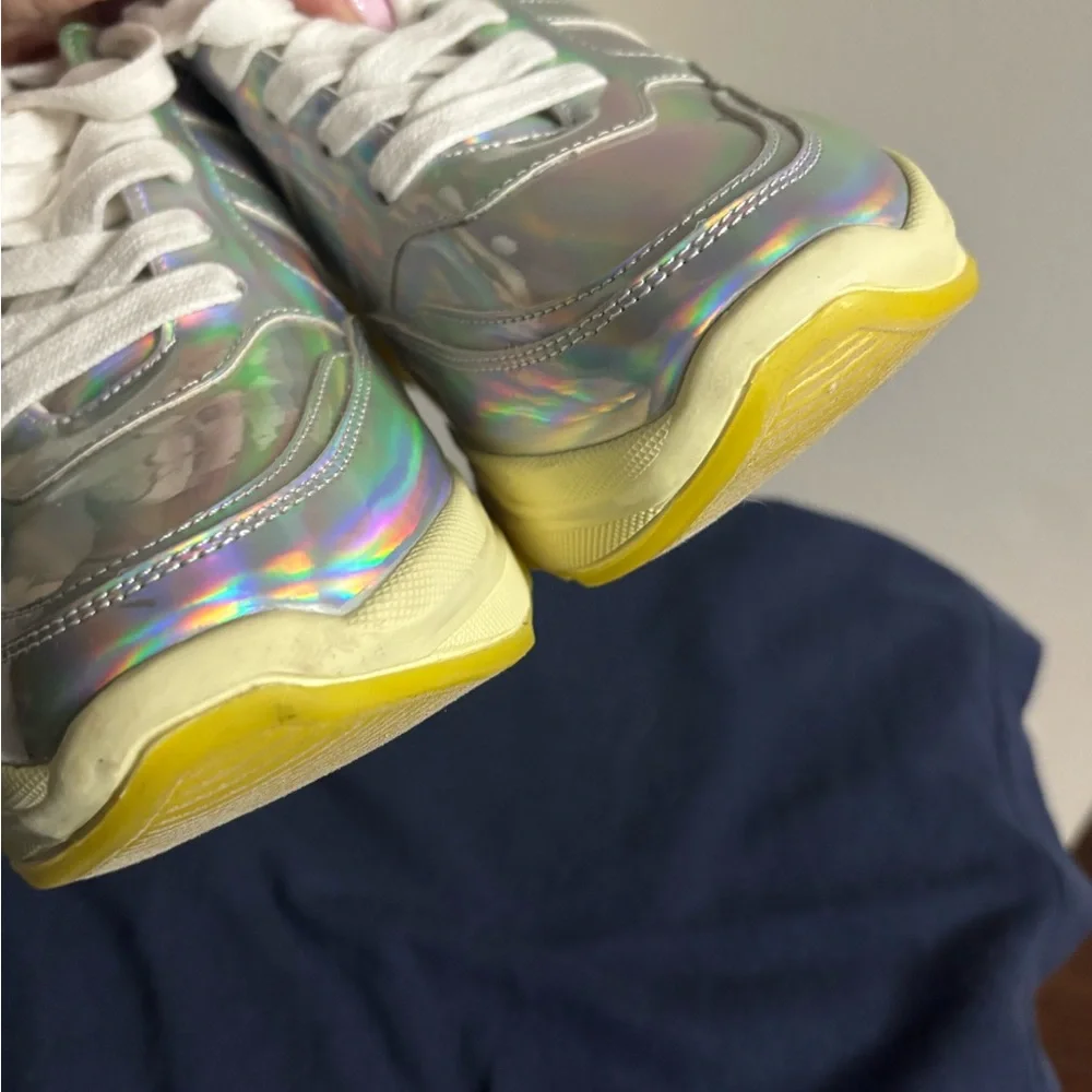 AQUA brand new Womens Iridescent Silver Mixed Media athletic Sneakers Shoes #18